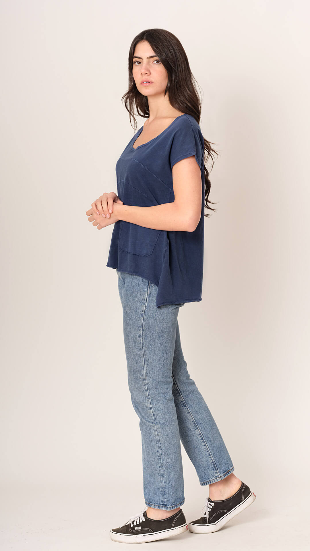Barbara dark blue cotton top with asymmetrical hem and pockets - side view